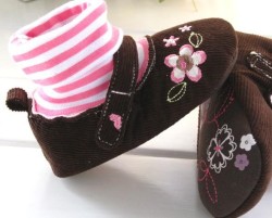 30-off-hot-brown-embroidery-baby-shoes-socks (1)
