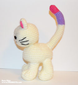 suzy-dias-crochet-white-cat3a