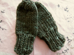 Chunky-Baby-Mittens-with-No-Thumb-Free-Knitting-Pattern