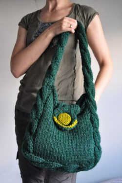 f02d19c04036e64e96f54922a11d6719--crochet-handbags-crochet-bags