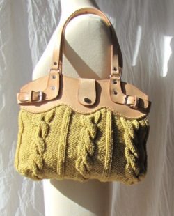 4d6a2dd74c2422034471ed873ccc2618--knitted-bags-cable-knit