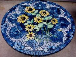 51673e81d5969b6fdffeee647890dce1--mosaic-table-tops-mosaic-tables