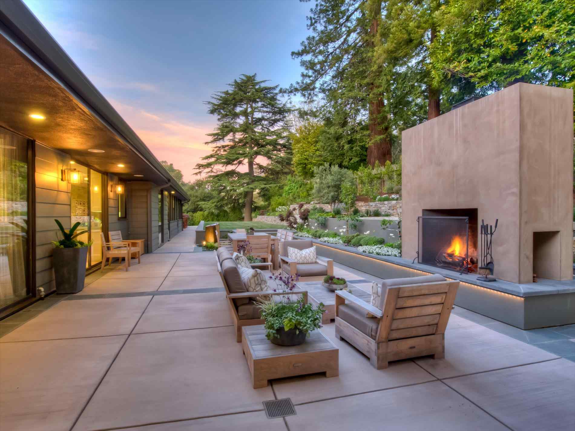 modern-outdoor-fireplace-residential-landscape-house ...
