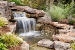 Amazing-Garden-Waterfalls-Design-with-Amazing-Rock-Decoration-for-Lush-Backyard