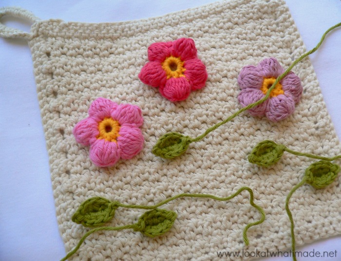 A-Little-Flower-Garden-Dishcloth-Deciding-on-Your-Layout-Lookatwhatimade-1