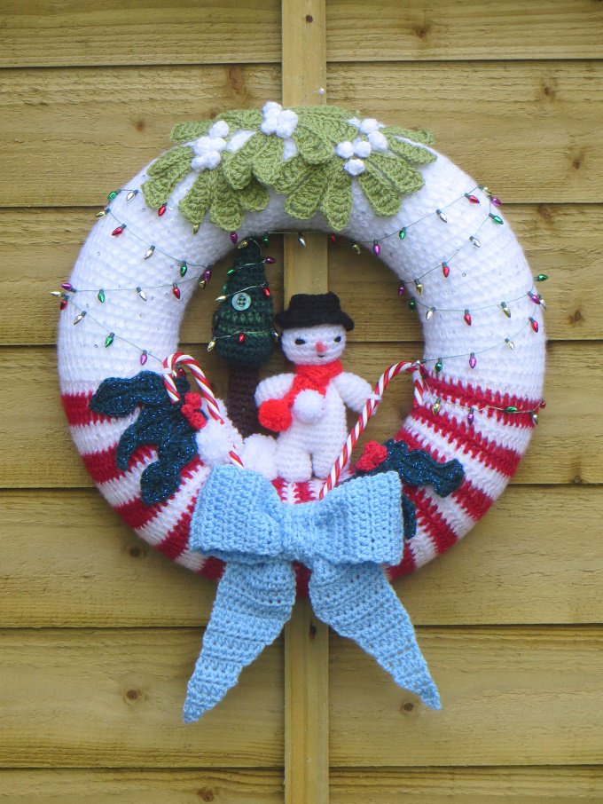 Pretty-Crochet-Christmas-Wreath