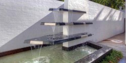 Great-image-of-modern-water-feature-design-using-tiered-glass-fountain