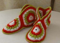 Hexagon-Crochet-Slippers-Free-Pattern-550x397
