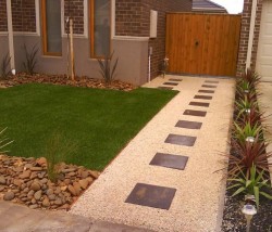 modern-garden-edging-idea-feat-gravel-and-stepping-stones-plus-neat-lawn-design