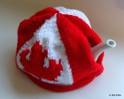 canadian_flag_teapot_cozy_hand_knitted_e1bf9be2
