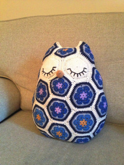 crochet-owl-pillow-by-joscrocheteria