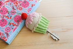 cupcake keychain keycover crochet amigurumi