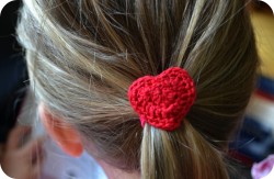 crochet-heart-hair-tie