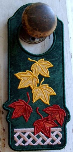 dk green leaf door hanger