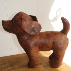 faux-leather-standing-dog-doorstop-p2383-28742_image