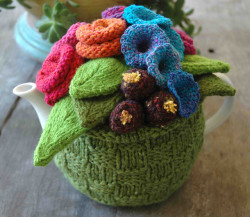garden_party_knitted_tea_cosy