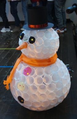 10-make-a-snowman-with-plastic-cups