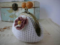 Basic-Coin-Purse-free-crochet-pattern-by-Pitusas-y-Petetes