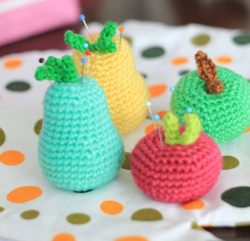 DIY_crochet_fruit_pincushions