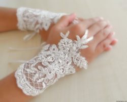 Lace-_Wedding-_Gloves-_Ivory