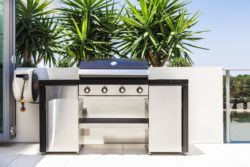 New-stainless-steel-barbecue-grill-on-modern-balcony1-min-e1438109684431