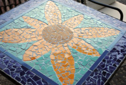 diy-mosaic-tile-table-top-vjzmbtlatkjfnnis