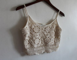 la1ixw-l-610x610-tank-white+tank-shirt-crop-crochet-strapless-crochet-lace-white-croptop-knit-boho-midriff-singlet-cute-summer