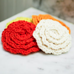 new-crochet-flower-face-scrubbies-2