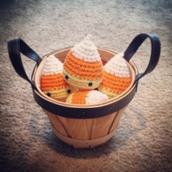 basket-of-crochet-candy-corn-600x600