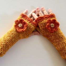 Shannons-fingerless-gloves-with-button-flower-600x600