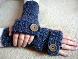 crochet-pattern-gloves-large-button-chic