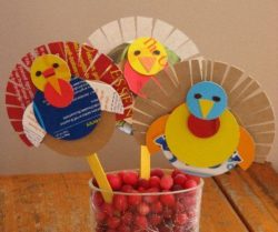 thanksgiving-turkey-craft-idea-kids-ice-cream-sticks-recycle-paper-frugal-easy-fun-preschoolers-dollar-store-unique-decoration-table-centerpiece