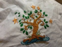 186009_18Oct09_embroidered_tree