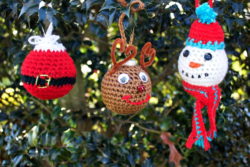 Crochet-Christmas-Tree-Ornaments_ExtraLarge1000_ID-1317327