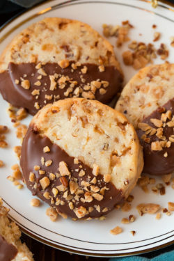 chocolate-dipped-toffee-pecan-shortbread-3