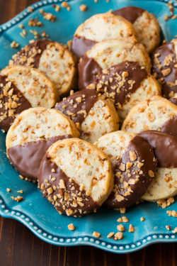 chocolate-dipped-toffee-pecan-shortbread-8