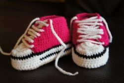 How-to-DIY-Adorable-Crochet-Baby-Converse-Booties-2