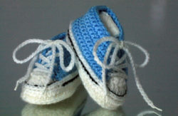 crochet-converse-style-booties-2