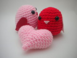 amigurumi_lovebirds_and_heart_by_npierce122-d4o8tps