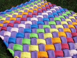 DIY-Colorful-Entrelac-Knitted-Baby-Blanket-2