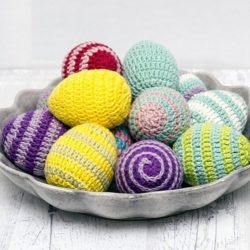 Free-Crochet-Pattern-Easter-eggs-paskagg-by-Elin-Handal