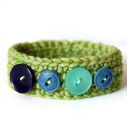 crochet-bracelet-with-buttons