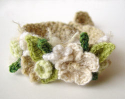 crochet_white_flowers_bracelet_by_meekssandygirl-d3bxiru