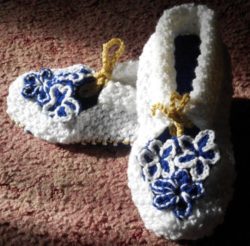 handmade_crochet_adult_flower_slippers_house_shoes_with_front_ties__8645e282