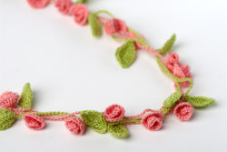 Crochet-Flower-Necklace