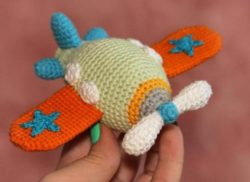 airplane-free-crochet-amigurumi-pattern