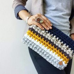 4049113ceff403f66ca6f4d743c698d1--crochet-clutch-bags-crochet-handbags