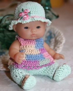42fb98246e381fb12966d6f834d3f7f2--crochet-clothes-crochet-dolls