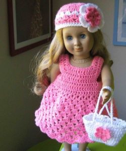 802878845e57a6b0f53d71fc740d5694--crochet-doll-clothes-crochet-dolls