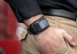 5-best-black-leather-band-for-apple-watch-lowrycuff_1